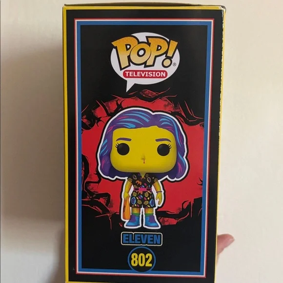 Funko Pop Stranger Things Eleven - glow in the dark EXCLUSIVE - Picture 2 of 6